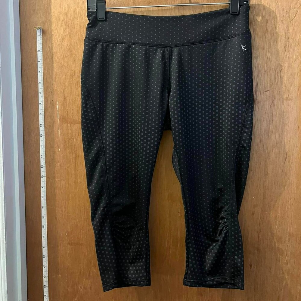 🐻Size M(8/10) - Danskin Now - Black Workout Capri Pants